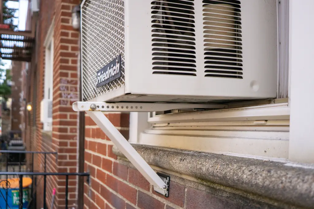 https://www.nytimes.com/wirecutter/reviews/best-window-air-conditioner-bracket/