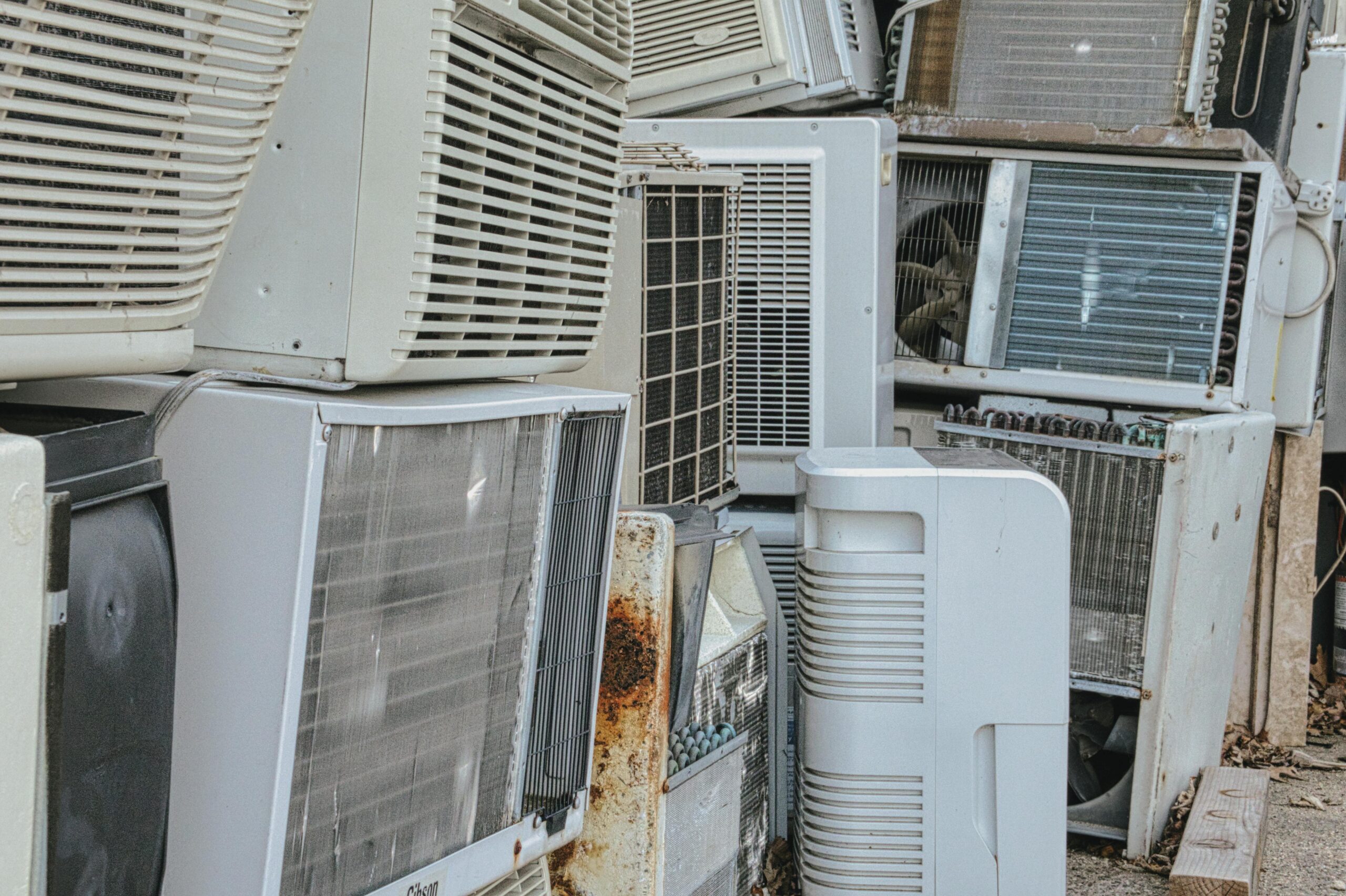 https://www.pexels.com/photo/photograph-of-broken-air-conditioners-11256510/