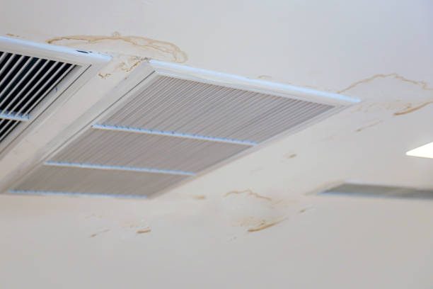 https://www.istockphoto.com/photo/water-drop-leak-on-air-conditioner-grille-is-ceiling-stain-and-cracked-and-mold-gm2193961976-612164068?utm_source=pexels&utm_medium=affiliate&utm_campaign=sponsored_photo&utm_content=srp_inline_media&utm_term=aircon%20water%20leakage%20wall