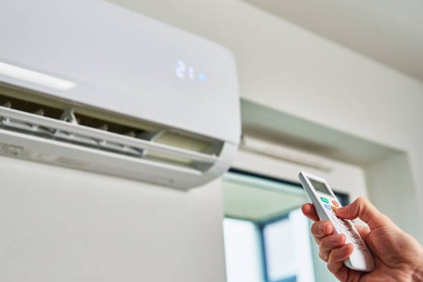 https://www.istockphoto.com/photo/hand-adjusting-temperature-on-air-conditioner-gm1368514998-438480902?utm_source=pexels&utm_medium=affiliate&utm_campaign=sponsored_photo&utm_content=srp_inline_media&utm_term=AIRCON%20NOT%20COOLING